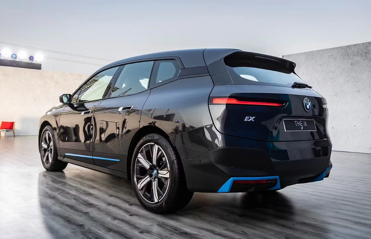BMW iX Maintenance Costs and Expenses 2026 Featured Image